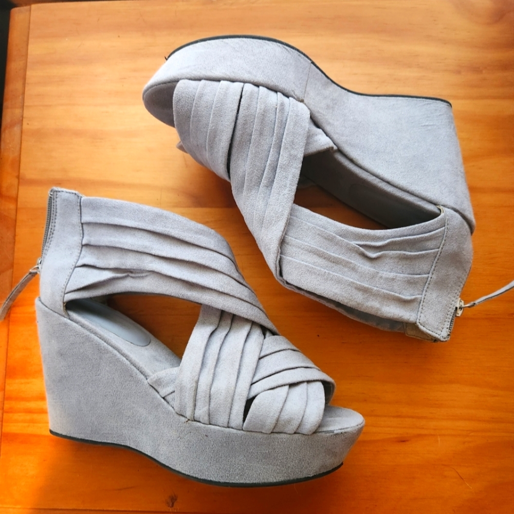 4 inch Grey wedge heels, Divided